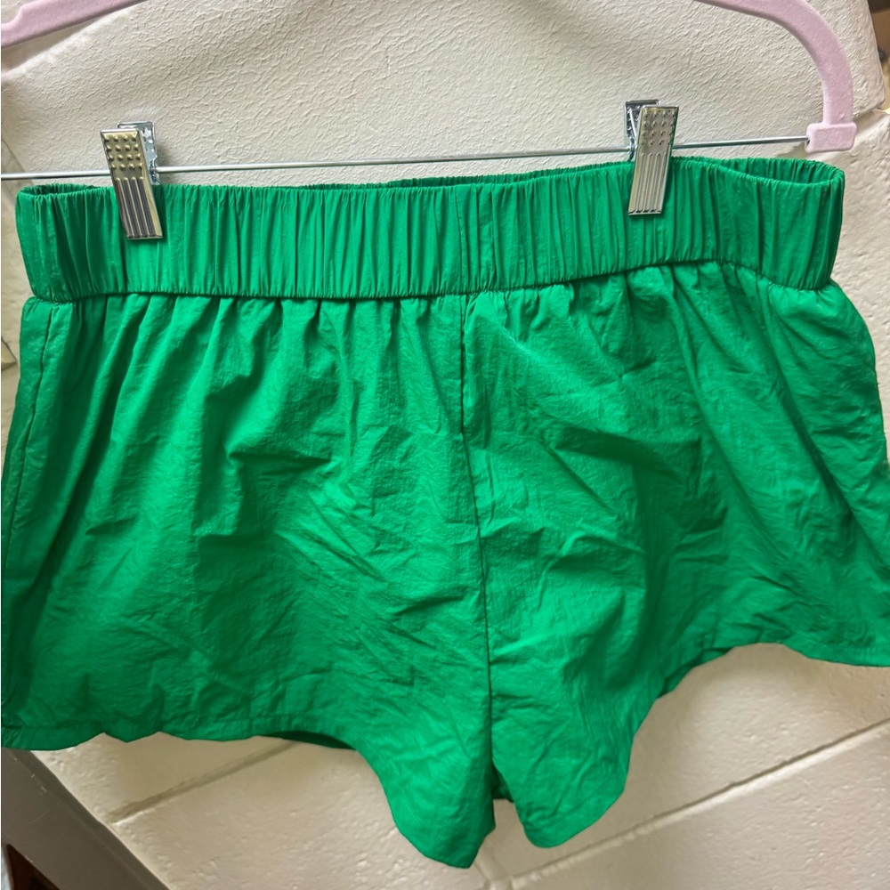 NEVER WORN DAILY DRILLS Kelly green super bounce shorts!!!!!